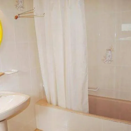 Con Piscina Privada Cerca De La Playa En 4 Personas - Hisp-217-220 *